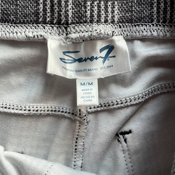 Seven7‎ Houndstooth Pull-on Leggings - Picture 6 of 9